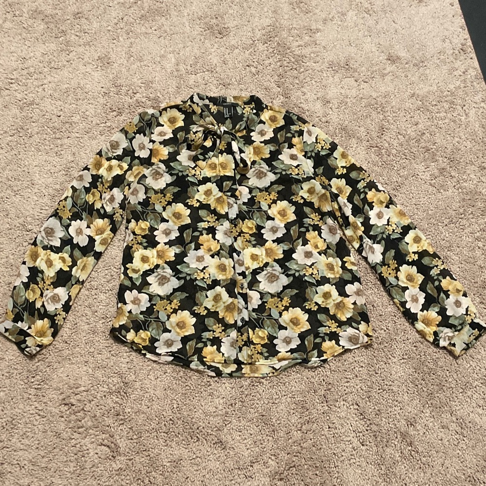 Floral Black and Yellow Women's Top **labeled medium but fits like small**
